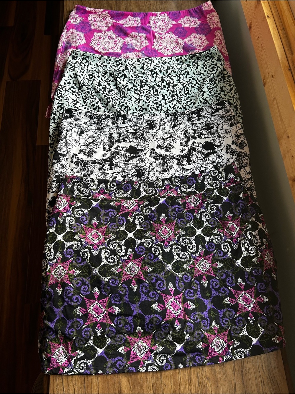 (4) Fun Patterned Multicolor Skorts. XL